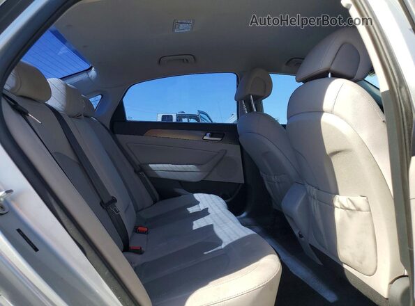 5NPE34AFXGH392201 2016 HYUNDAI SONATA Silver Rear seats view