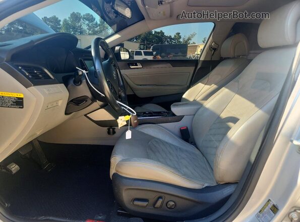 5NPE34AFXHH453760 2017 HYUNDAI SONATA Silver Вид салону спереду