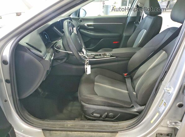 5NPEF4JAXMH082962 2021 HYUNDAI SONATA Серебряный Вид салона спереди