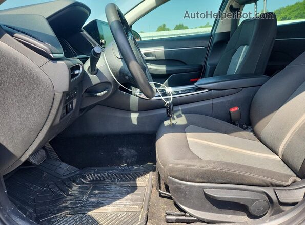5NPEG4JA0MH095586 2021 HYUNDAI SONATA Silver წინა სალონის ხედი