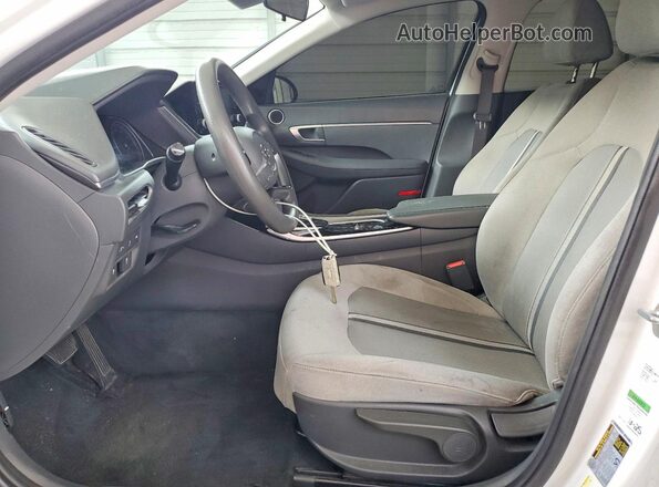 5NPEG4JA8MH062562 2021 HYUNDAI SONATA White Widok wnętrza z przodu