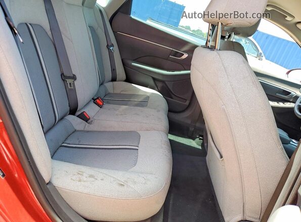 5NPEG4JA8MH075781 2021 HYUNDAI SONATA Red Rear seats view