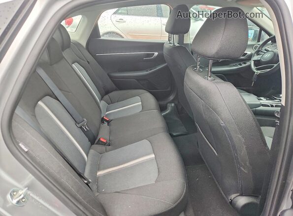 5NPEG4JAXLH054817 2020 HYUNDAI SONATA Silver Rear seats view