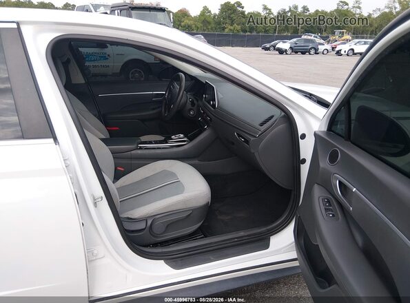 5NPEG4JAXMH066600 2021 HYUNDAI SONATA White Вид салону спереду