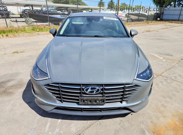 5NPEG4JAXNH142737 2022 HYUNDAI SONATA Gray წინა ხედი