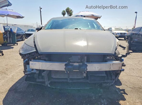 5NPEH4J25MH076098 2021 HYUNDAI SONATA Gray Widok z przodu
