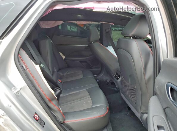 5NPEJ4J20NH137055 2022 HYUNDAI SONATA Silver Widok tylnych siedzeń