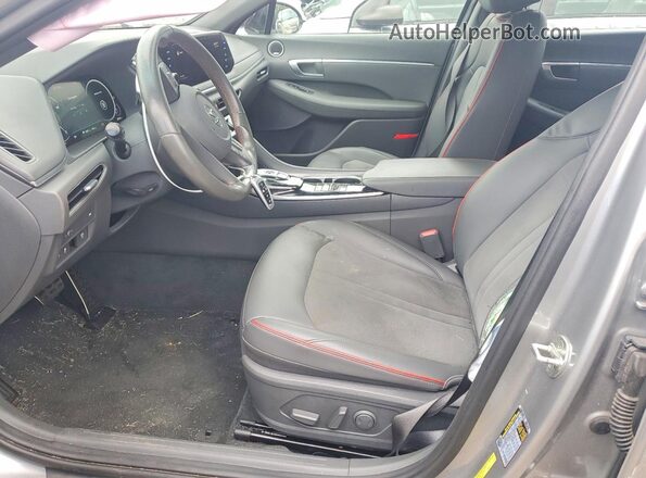 5NPEJ4J26NH141997 2022 HYUNDAI SONATA Серебряный Вид салона спереди
