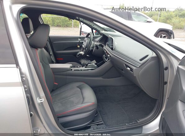 5NPEJ4J27LH003981 2020 HYUNDAI SONATA Silver Вид салону спереду