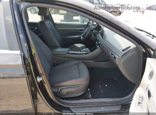 5NPEJ4J28MH124889 2021 HYUNDAI SONATA Черный Вид салона спереди