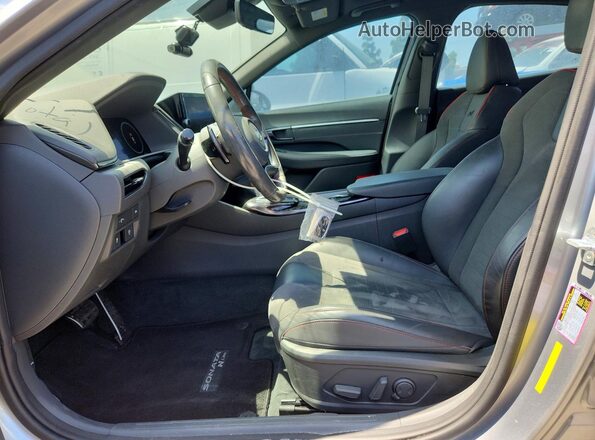 5NPEK4JC1MH106790 2021 HYUNDAI SONATA Silver წინა სალონის ხედი