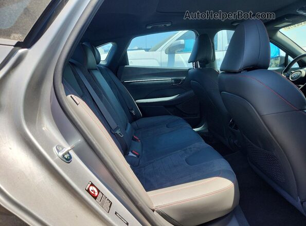 5NPEK4JC1MH106790 2021 HYUNDAI SONATA Silver უკანა სავარძლების ხედი