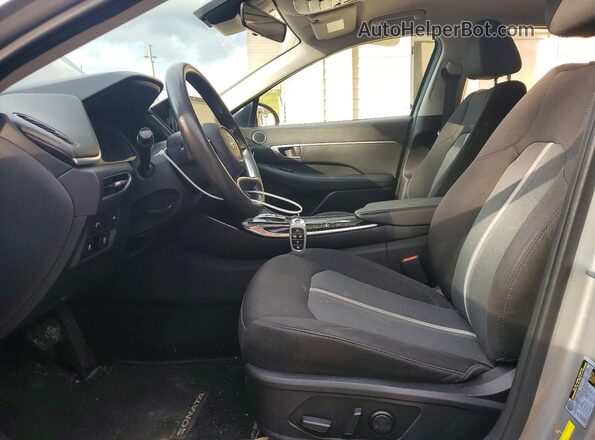 5NPEL4JA8LH030897 2020 HYUNDAI SONATA Серебряный Вид салона спереди