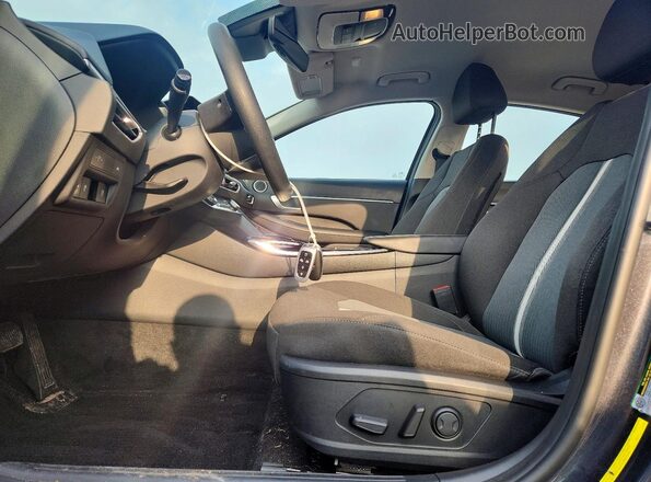 5NPEL4JA9MH068415 2021 HYUNDAI SONATA Серый Вид салона спереди