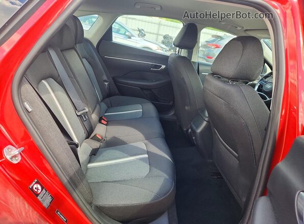 5NPEL4JAXMH063496 2021 HYUNDAI SONATA Red Widok tylnych siedzeń