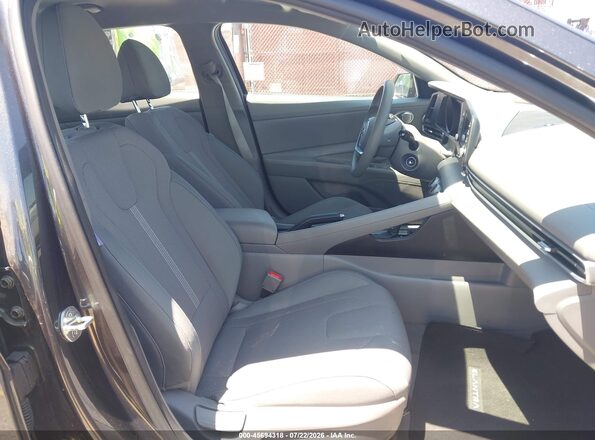 5NPLL4AG0MH048470 2021 HYUNDAI ELANTRA Черный Вид салона спереди