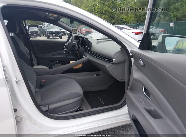 5NPLL4AG0MH050607 2021 HYUNDAI ELANTRA Белый Вид салона спереди