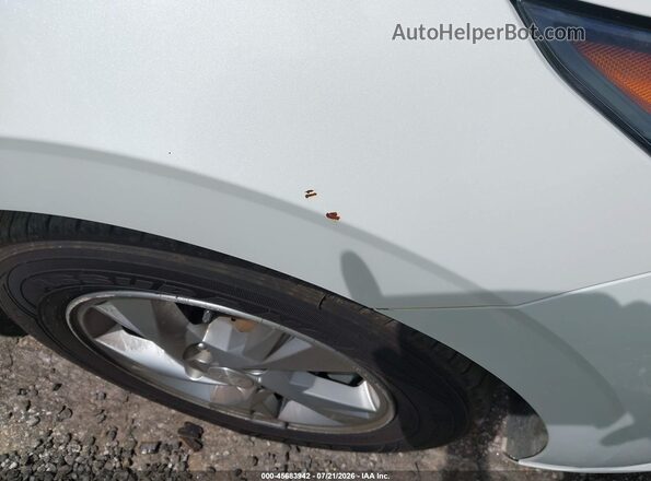 5NPLL4AG3MH049984 2021 HYUNDAI ELANTRA Белый Вид спереди