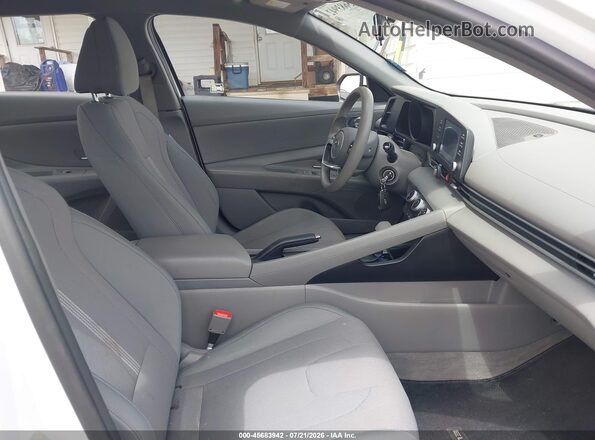 5NPLL4AG3MH049984 2021 HYUNDAI ELANTRA Белый Вид салона спереди