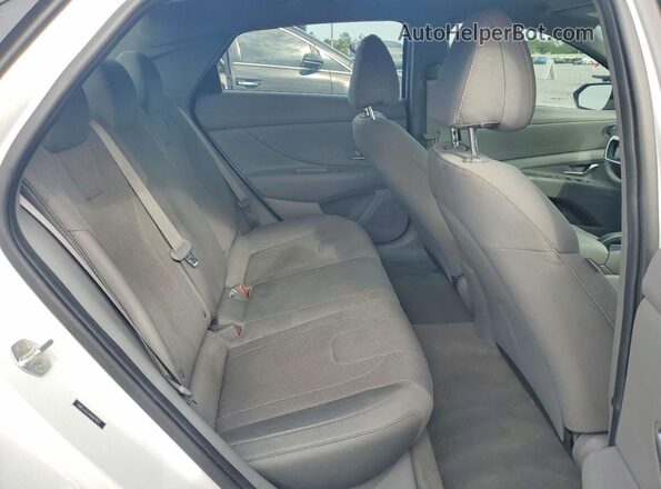5NPLL4AG4NH079075 2022 HYUNDAI ELANTRA White Vista de los asientos traseros