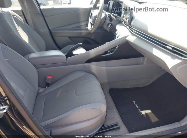5NPLL4AG5MH045855 2021 HYUNDAI ELANTRA Черный Вид салона спереди