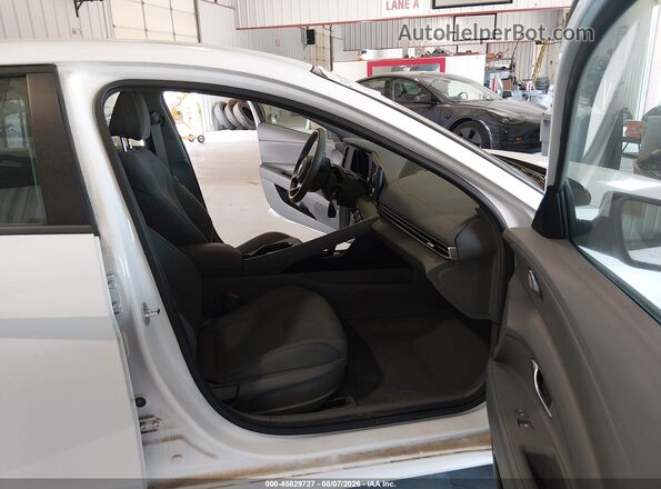5NPLL4AG5MH047802 2021 HYUNDAI ELANTRA White Widok wnętrza z przodu