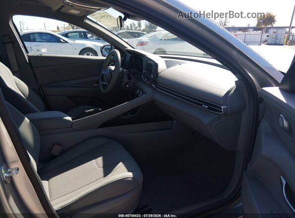 5NPLL4AG5MH049954 2021 HYUNDAI ELANTRA Silver Front interior view