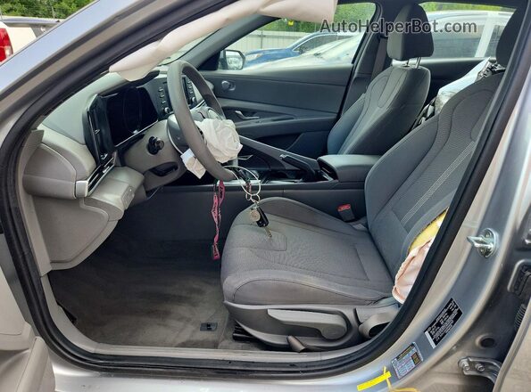 5NPLL4AG5NH082907 2022 HYUNDAI ELANTRA Silver Vista interior delantera