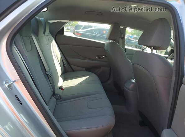 5NPLL4AG5NH082907 2022 HYUNDAI ELANTRA Silver Vista de los asientos traseros