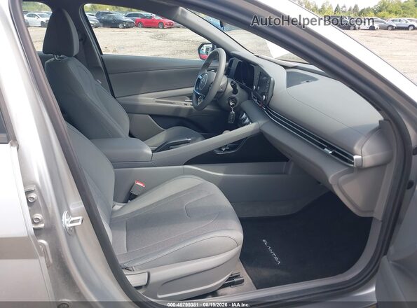 5NPLL4AG6MH047212 2021 HYUNDAI ELANTRA Silver წინა სალონის ხედი