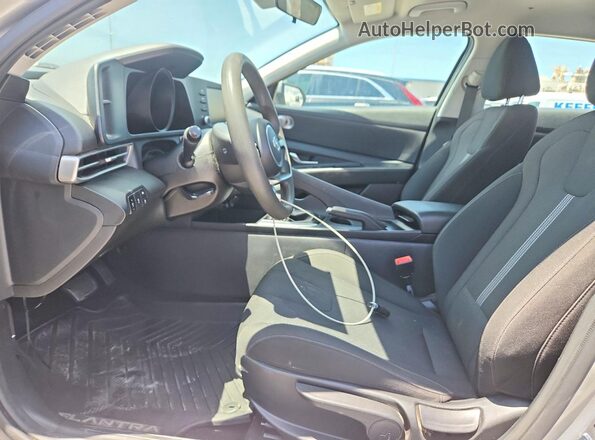 5NPLL4AG6PH115903 2023 HYUNDAI ELANTRA Silver Вид салону спереду