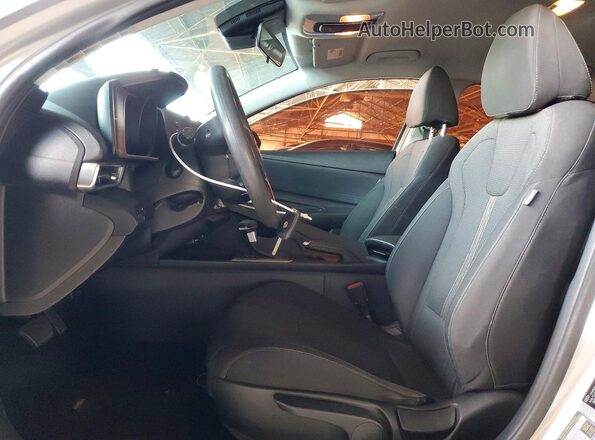 5NPLL4AG7MH040964 2021 HYUNDAI ELANTRA Silver Vista interior delantera