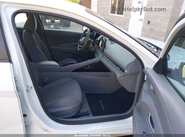 5NPLL4AG7MH049129 2021 HYUNDAI ELANTRA Белый Вид салона спереди