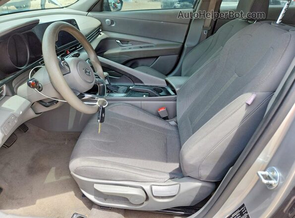 5NPLL4AG8MH046871 2021 HYUNDAI ELANTRA Silver Front interior view