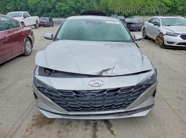 5NPLL4AG8NH077071 2022 HYUNDAI ELANTRA Silver Widok z przodu
