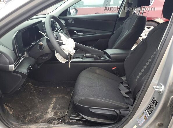 5NPLL4AG8NH077071 2022 HYUNDAI ELANTRA Silver Widok wnętrza z przodu