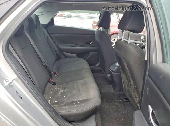 5NPLL4AG8NH077071 2022 HYUNDAI ELANTRA Silver Widok tylnych siedzeń