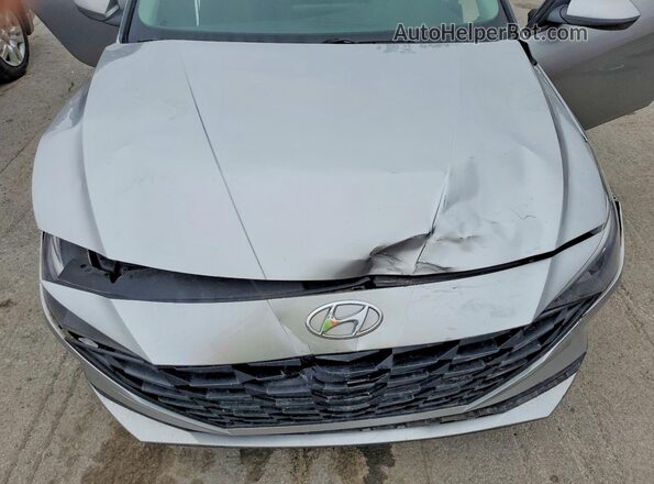 5NPLL4AG8NH077071 2022 HYUNDAI ELANTRA Silver Widok wnętrza z tyłu