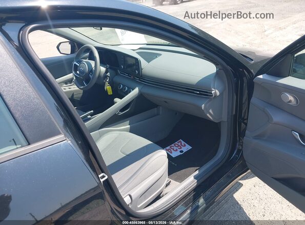 5NPLL4AG9MH046748 2021 HYUNDAI ELANTRA Black Front interior view