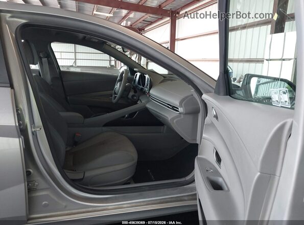5NPLL4AGXMH045219 2021 HYUNDAI ELANTRA Silver წინა სალონის ხედი