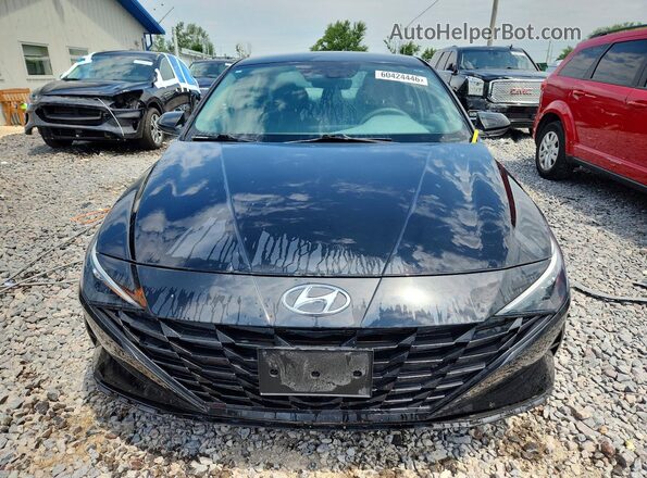 5NPLM4AG0MH007575 2021 HYUNDAI ELANTRA Black Widok z przodu