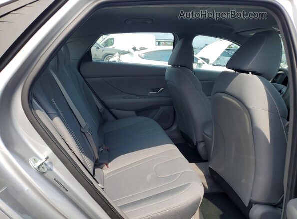 5NPLM4AG0NH070645 2022 HYUNDAI ELANTRA Silver Հետևի նստատեղերի տեսք