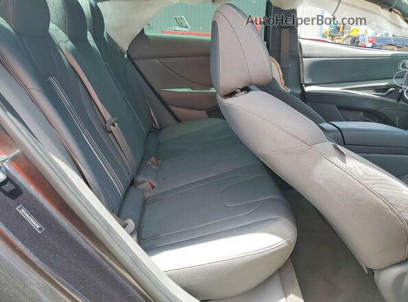 5NPLM4AG1NH069987 2022 HYUNDAI ELANTRA Gray Հետևի նստատեղերի տեսք