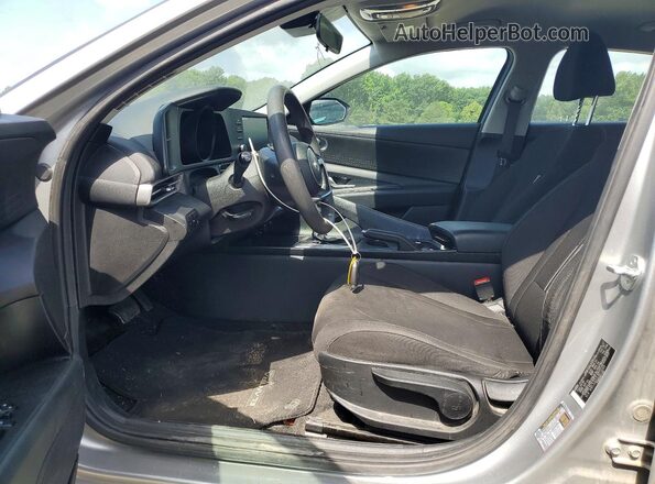 5NPLM4AG1PH110265 2023 HYUNDAI ELANTRA Silver Widok wnętrza z przodu