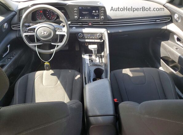 5NPLM4AG1PH110265 2023 HYUNDAI ELANTRA Silver Widok deski rozdzielczej