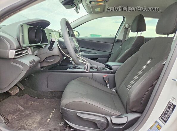 5NPLM4AG1PH117765 2023 HYUNDAI ELANTRA White წინა სალონის ხედი