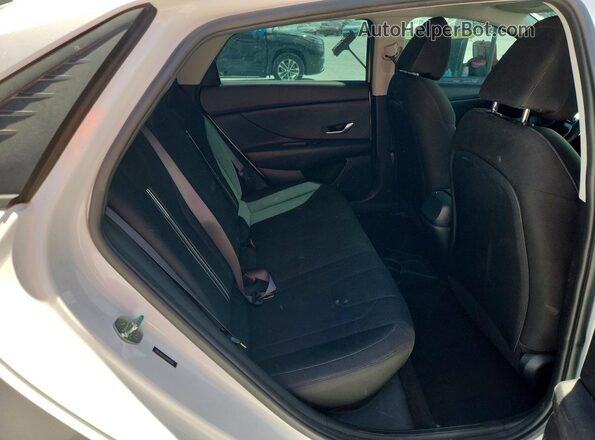 5NPLM4AG2MH002233 2021 HYUNDAI ELANTRA White Vista de los asientos traseros