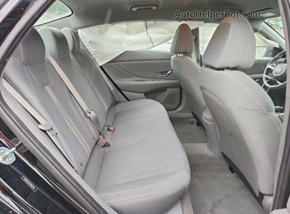 5NPLM4AG2NH067469 2022 HYUNDAI ELANTRA Black Widok tylnych siedzeń