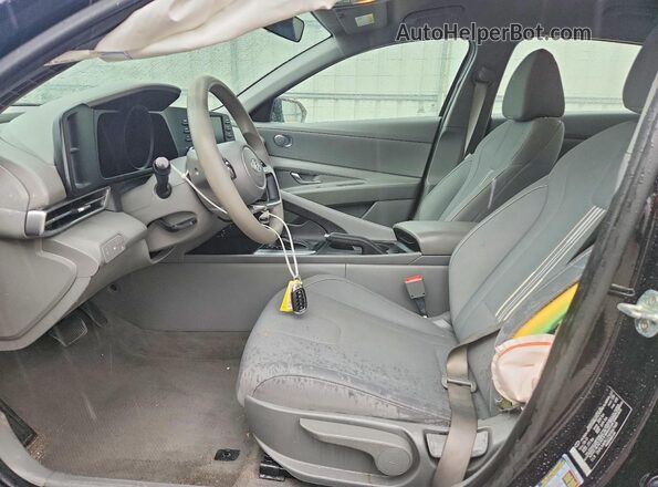 5NPLM4AG2NH067469 2022 HYUNDAI ELANTRA Black Widok wnętrza z przodu