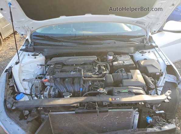 5NPLM4AG2NH072977 2022 HYUNDAI ELANTRA White Rear interior view